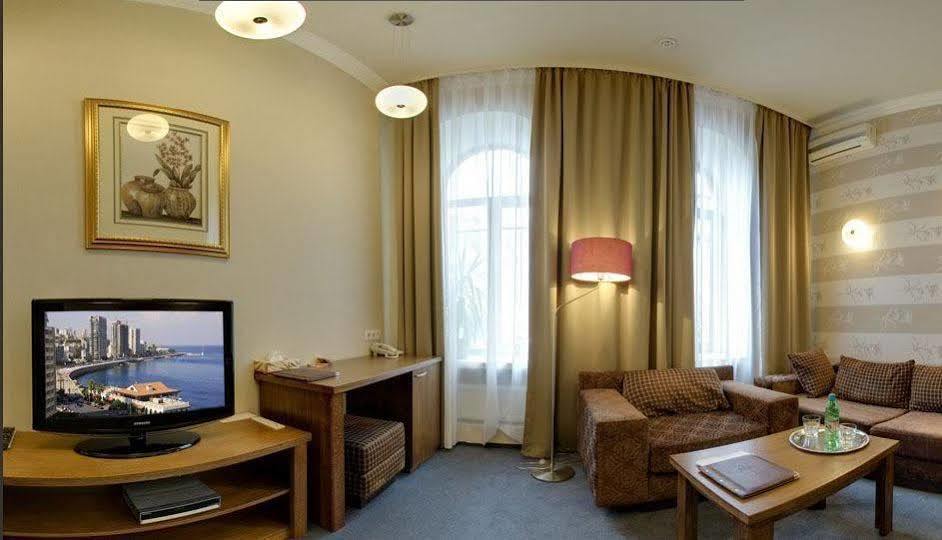 Four Rooms Mini-Hotel Харков Екстериор снимка